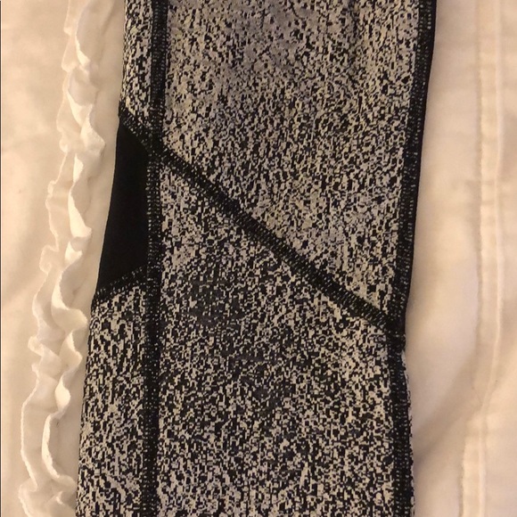 Lulu lemon cropped leggings - Picture 2 of 3